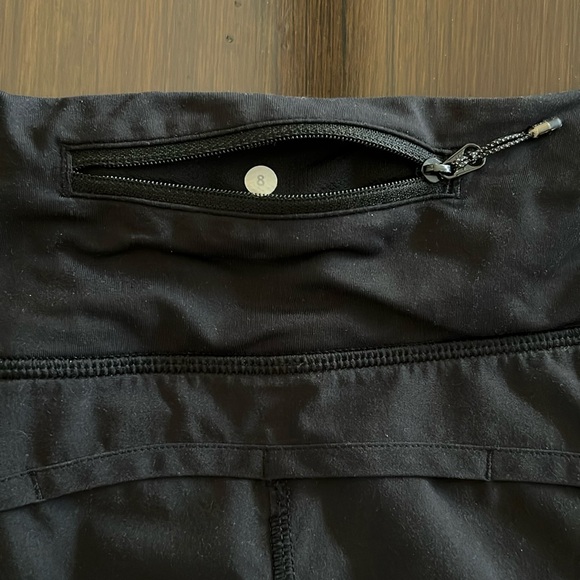 *Last call!* Lululemon Speed Short LR BLK Size 8 - Picture 3 of 5